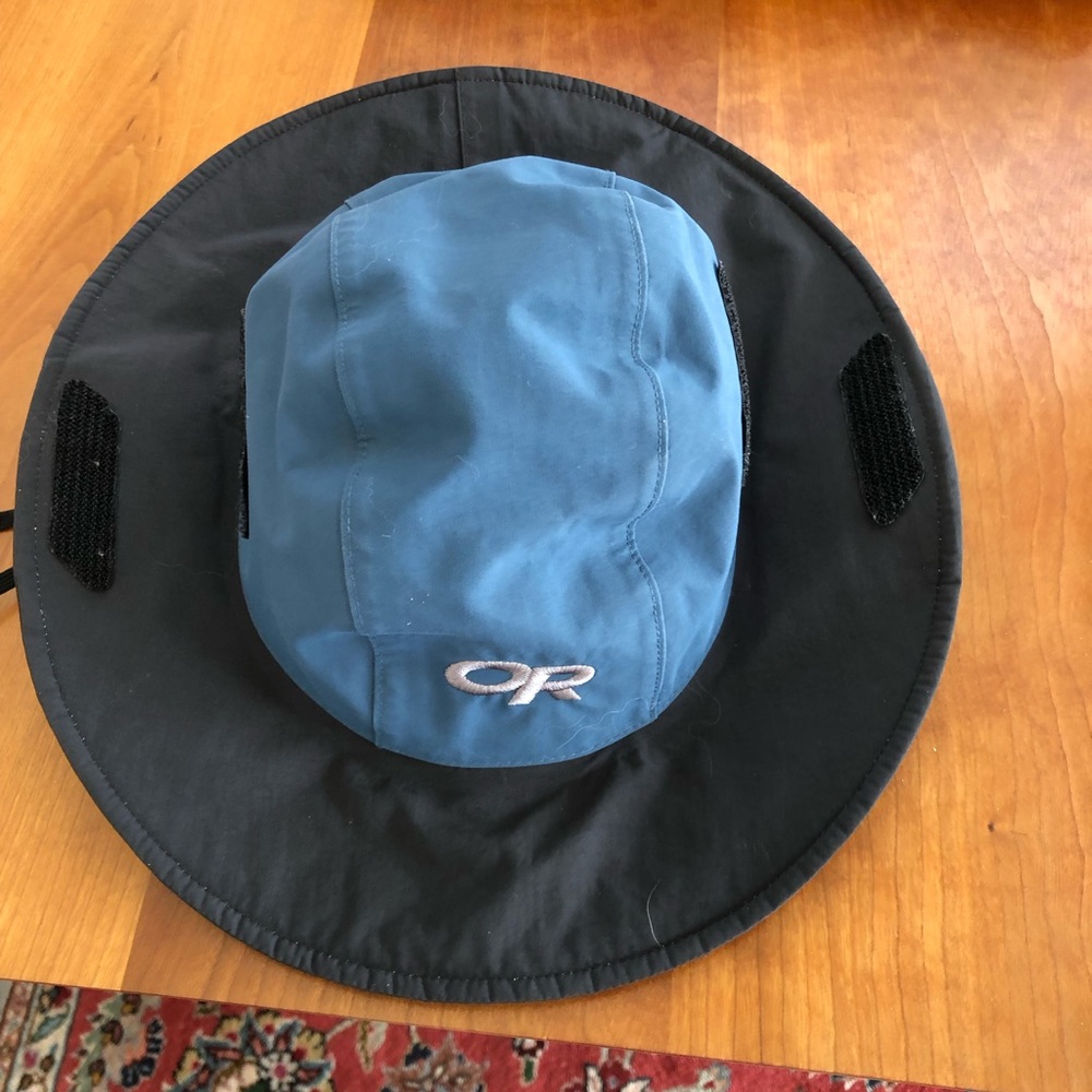 Outdoor Research Women’s Waterproof Hat, sized small.
